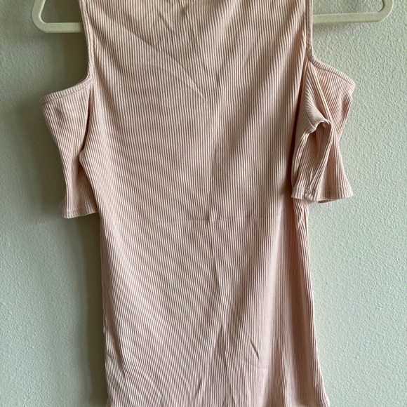 Cold shoulder rubbed pink H&M top - Picture 4 of 4